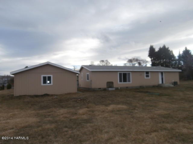 11305 Gilbert Road Yakima, WA 98903 - Photo 3 of 35 front view of house