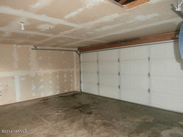 11305 Gilbert Road Yakima, WA 98903 - Photo 24 of 35 a view of an empty room