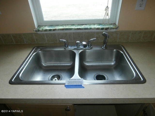 11305 Gilbert Road Yakima, WA 98903 - Photo 25 of 35 a close view of sink and stove