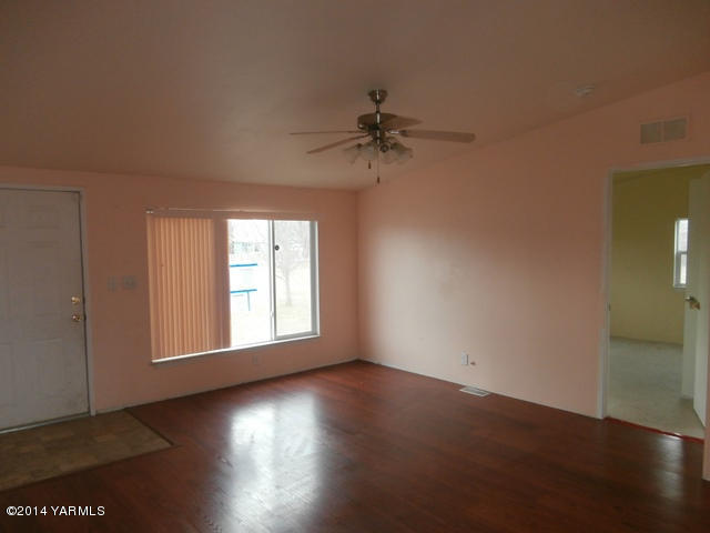 11305 Gilbert Road Yakima, WA 98903 - Photo 27 of 35 an empty room with wooden floor and windows