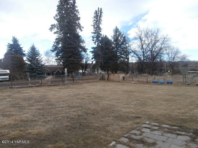 11305 Gilbert Road Yakima, WA 98903 - Photo 34 of 35 a view of dirt field with trees