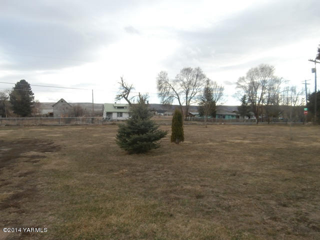 11305 Gilbert Road Yakima, WA 98903 - Photo 35 of 35 a view of open field with trees