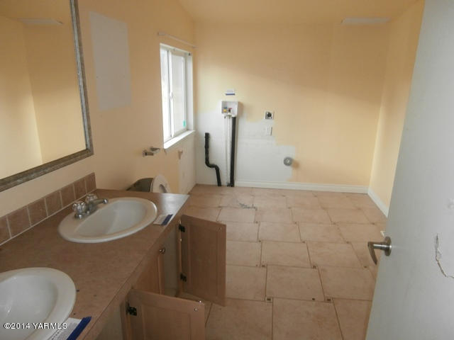 11305 Gilbert Road Yakima, WA 98903 - Photo 7 of 35