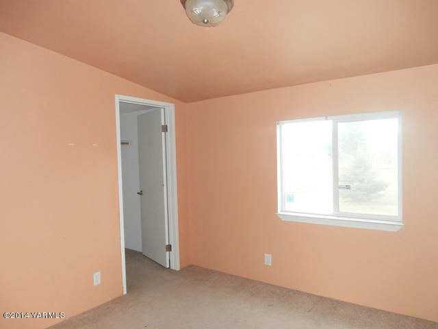 11305 Gilbert Road Yakima, WA 98903 - Photo 9 of 35 a view of an empty room with a window