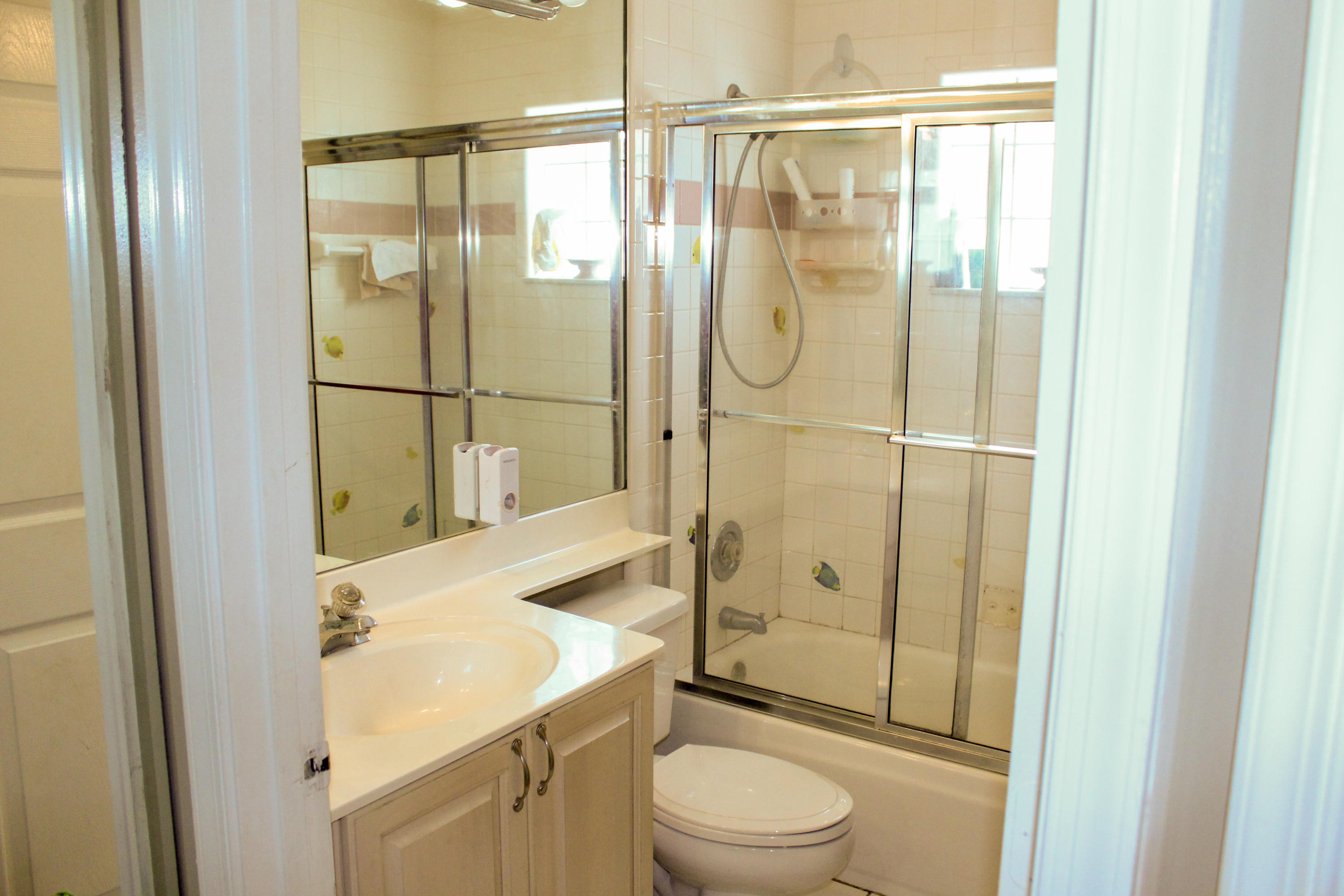 3081 Casa Rio Court Riviera Beach, FL 33418 - Photo 10 of 20 Bathroom