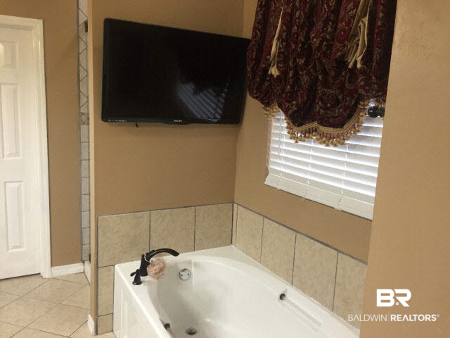 7520 Pintail Court Mobile, AL 36695 - Photo 7 of 12 Master Bathroom
