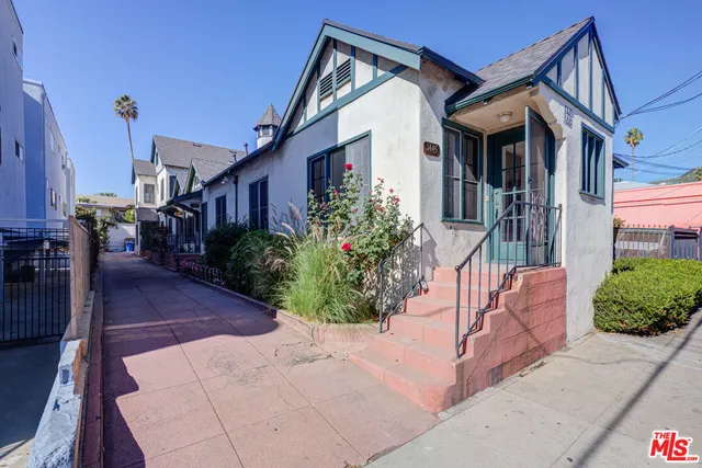 $2,695 | 1447 North Vista Street, Unit 1/2, Los Angeles, CA 90046