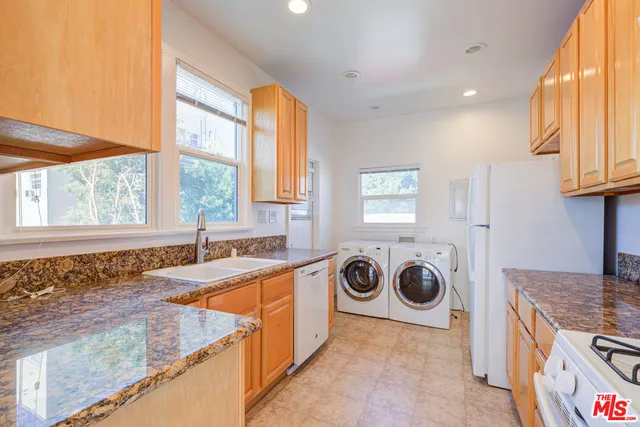 $2,695 | 1447 North Vista Street, Unit 1/2, Los Angeles, CA 90046