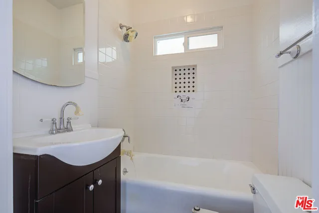 $2,695 | 1447 North Vista Street, Unit 1/2, Los Angeles, CA 90046