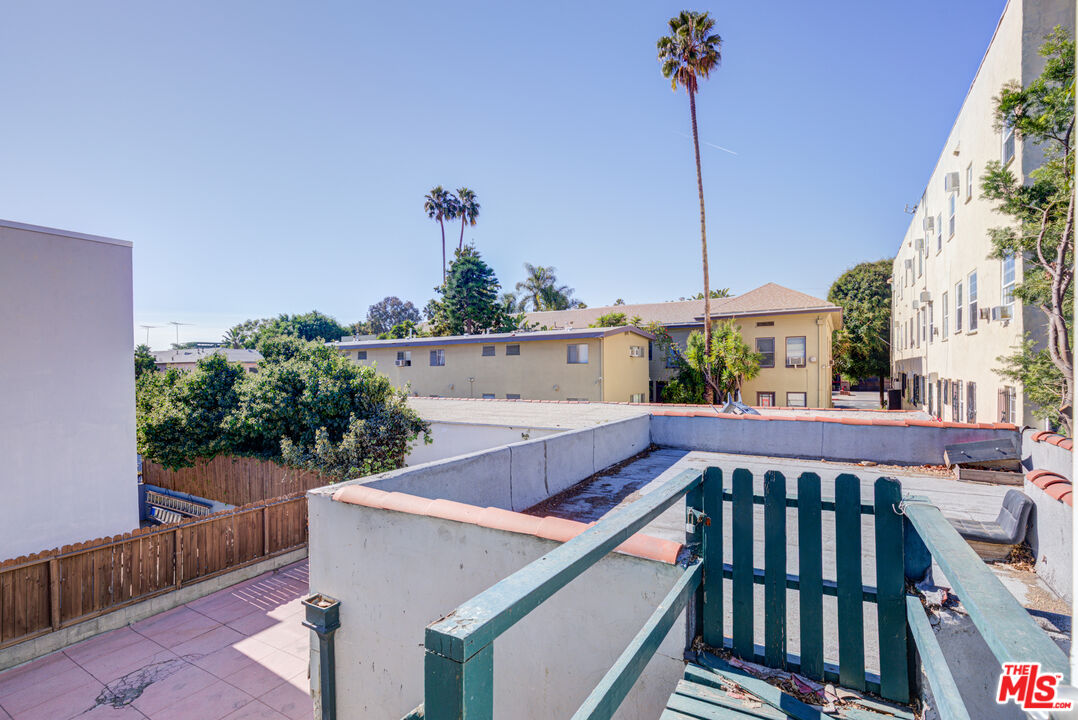 1447 North Vista Street, Unit 1/2 Los Angeles, CA 90046 - Photo 23 of 23 a view of a balcony with furniture