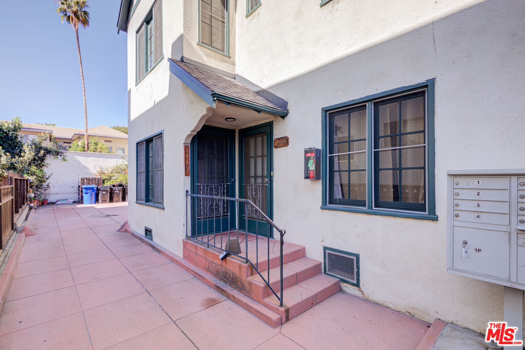 1447 North Vista Street, Unit 1/2 Los Angeles, CA 90046 - Photo 3 of 23 a view of a entryway of the house