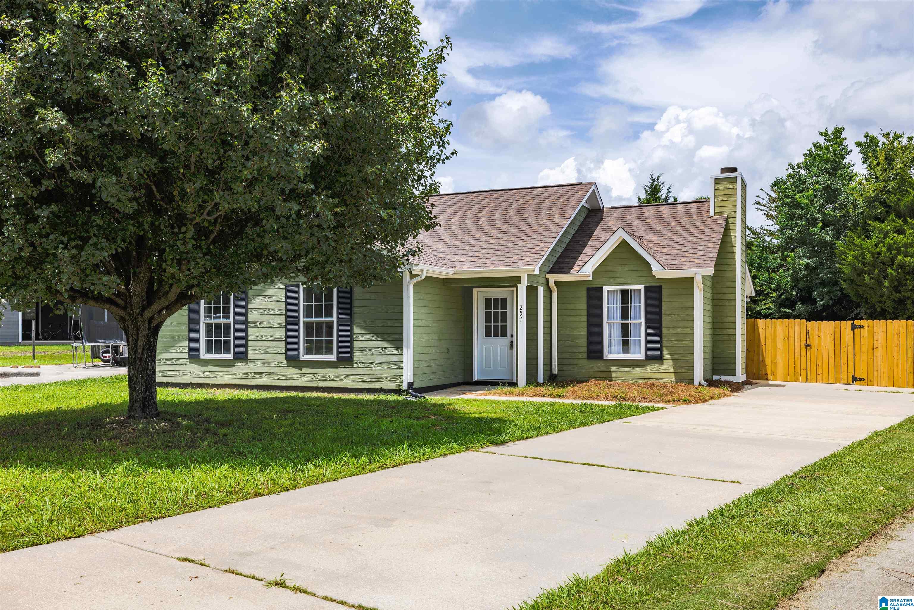 257 Park Place Way Alabaster, AL 35007 - Photo 3 of 24