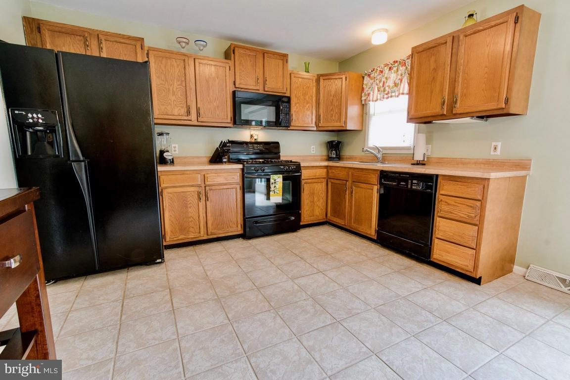 1850 Wilderness Road Lancaster, PA 17603 - Photo 5 of 39 Gallery Image 5