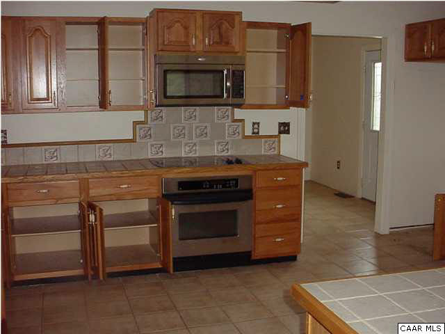 703 Social Hall Road New Canton, VA 23123 - Photo 5 of 13 Kitchen