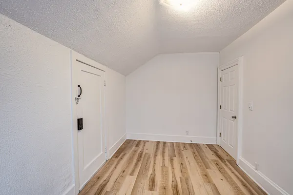 $1,600 | 264 North Jackson Street, Unit 2, Elgin, IL 60123