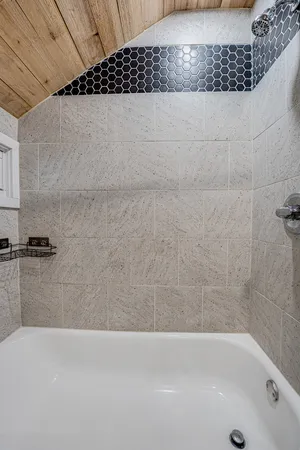 $1,600 | 264 North Jackson Street, Unit 2, Elgin, IL 60123