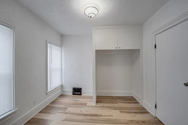 $1,600 | 264 North Jackson Street, Unit 2, Elgin, IL 60123