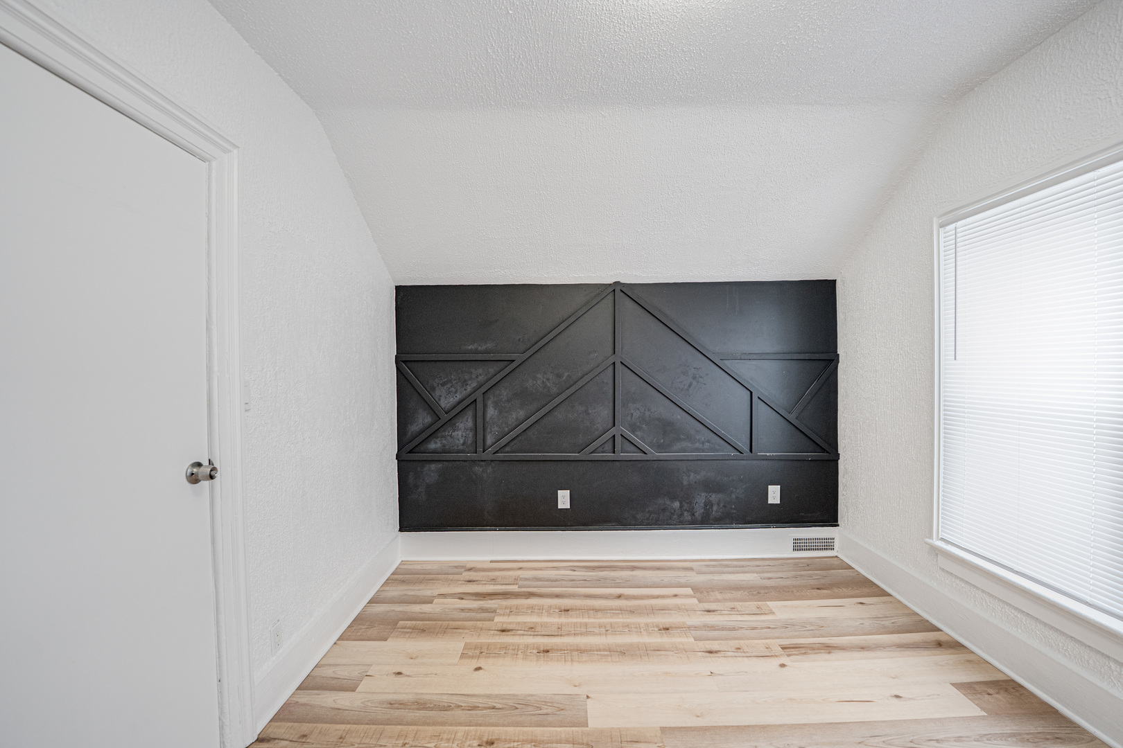 264 North Jackson Street, Unit 2 Elgin, IL 60123 - Photo 16 of 19