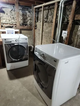 $1,600 | 264 North Jackson Street, Unit 2, Elgin, IL 60123