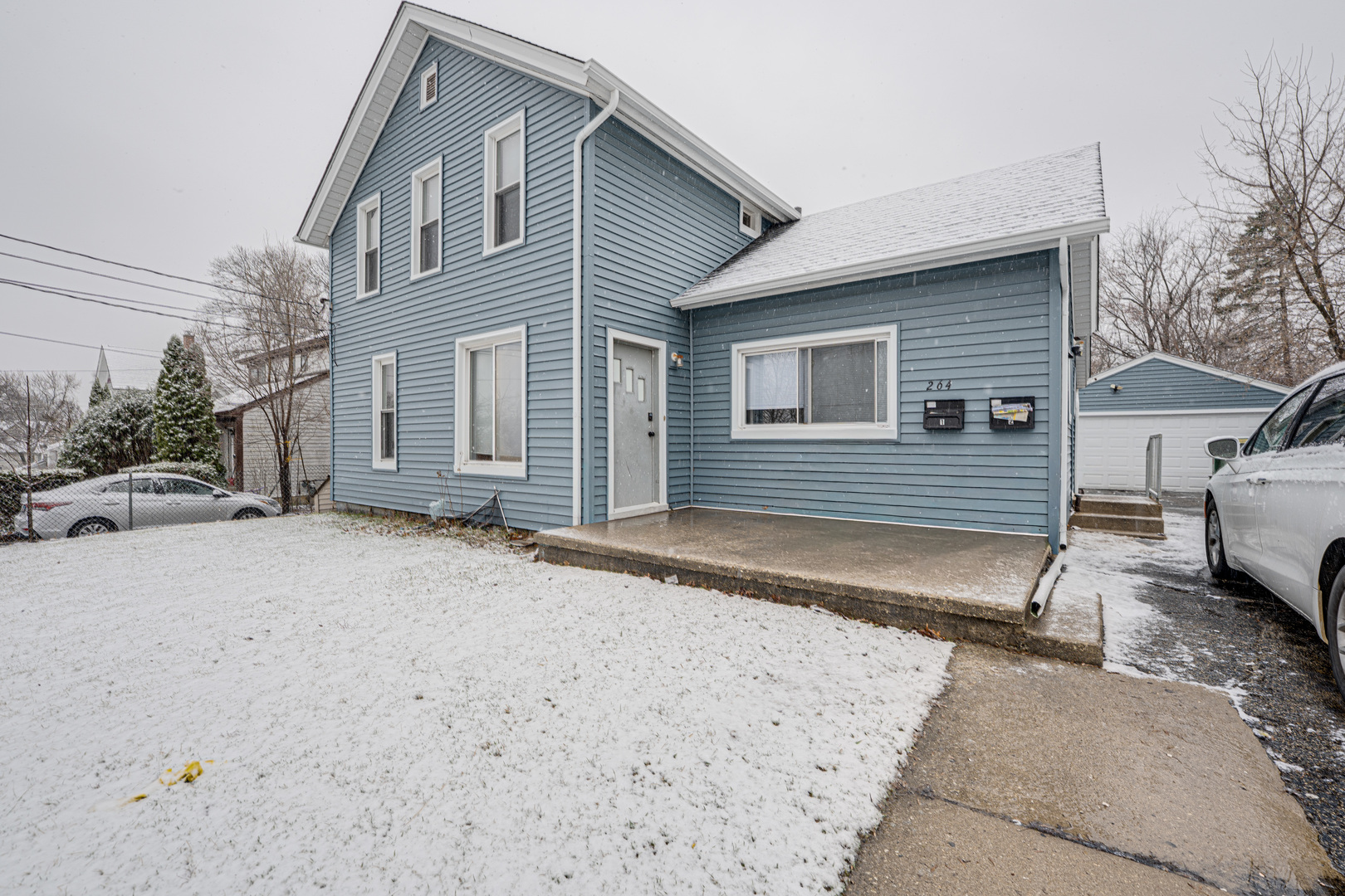 264 North Jackson Street, Unit 2 Elgin, IL 60123 - Photo 2 of 19