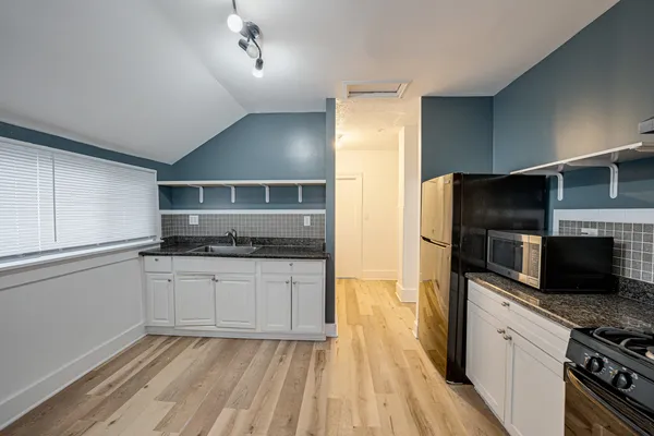 $1,600 | 264 North Jackson Street, Unit 2, Elgin, IL 60123