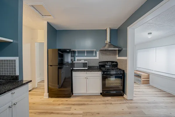 $1,600 | 264 North Jackson Street, Unit 2, Elgin, IL 60123