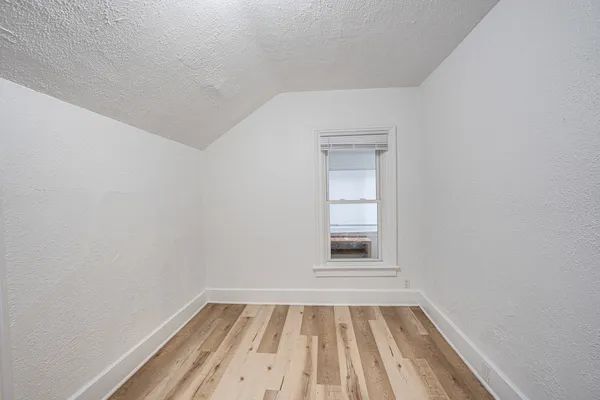 $1,600 | 264 North Jackson Street, Unit 2, Elgin, IL 60123