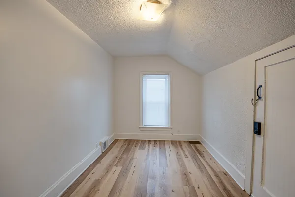 $1,600 | 264 North Jackson Street, Unit 2, Elgin, IL 60123