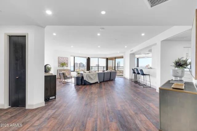 $1,250,000 | 1040 East Osborn Road, Unit 1004, Phoenix, AZ 85014