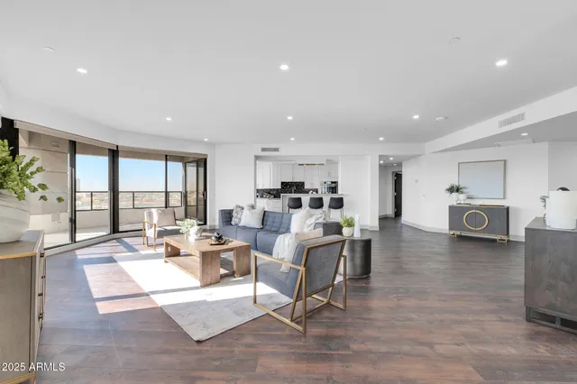 $1,250,000 | 1040 East Osborn Road, Unit 1004, Phoenix, AZ 85014