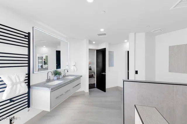 $1,250,000 | 1040 East Osborn Road, Unit 1004, Phoenix, AZ 85014