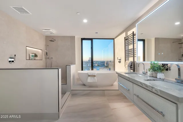 $1,250,000 | 1040 East Osborn Road, Unit 1004, Phoenix, AZ 85014