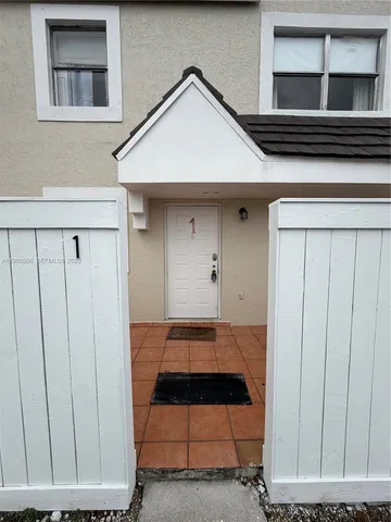 $2,800 | 4515 Southwest 68th Ct Circle, Unit 1, Miami, FL 33155