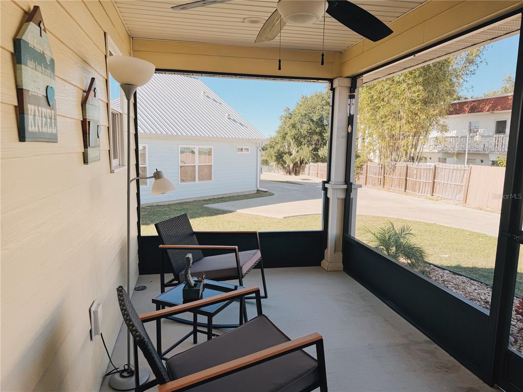 110 Turtle Run Umatilla, FL 32784 - Photo 13 of 15 a view of a room with a table and chairs