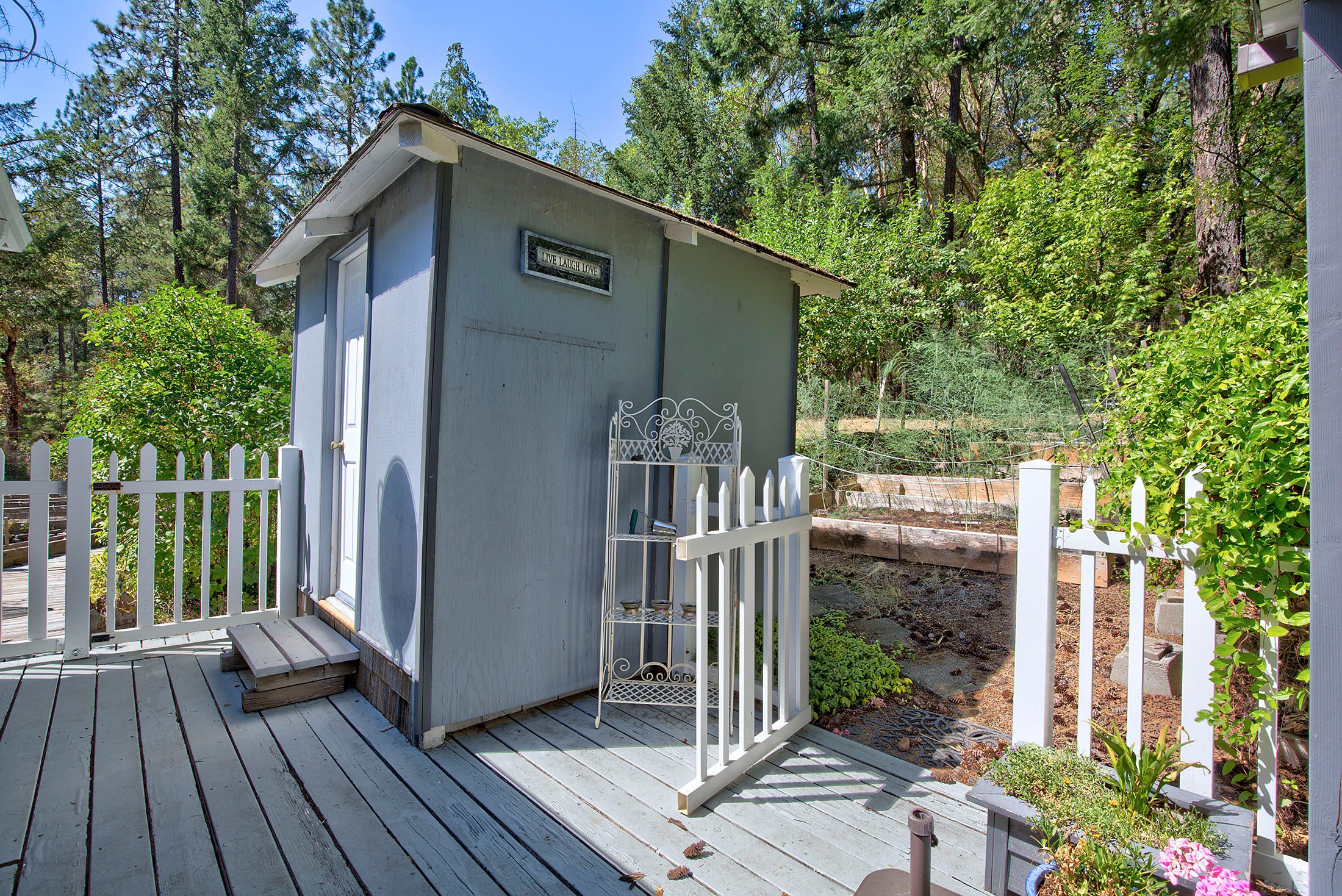 8744 North Applegate Road Grants Pass, OR 97527 - Photo 34 of 61 NApplegaterd040