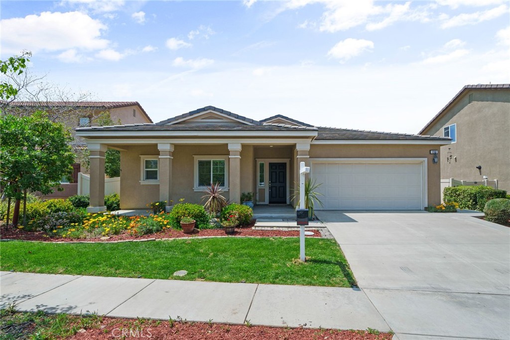 front view of house with a yard