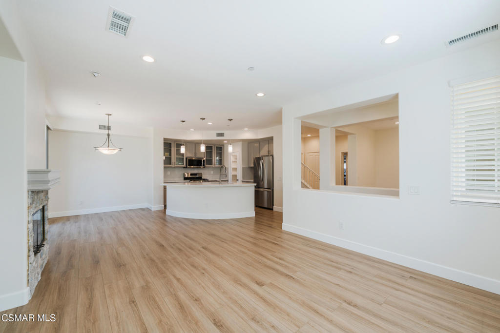 4117 Orontes Way, Unit B Simi Valley, CA 93063 - Photo 9 of 52