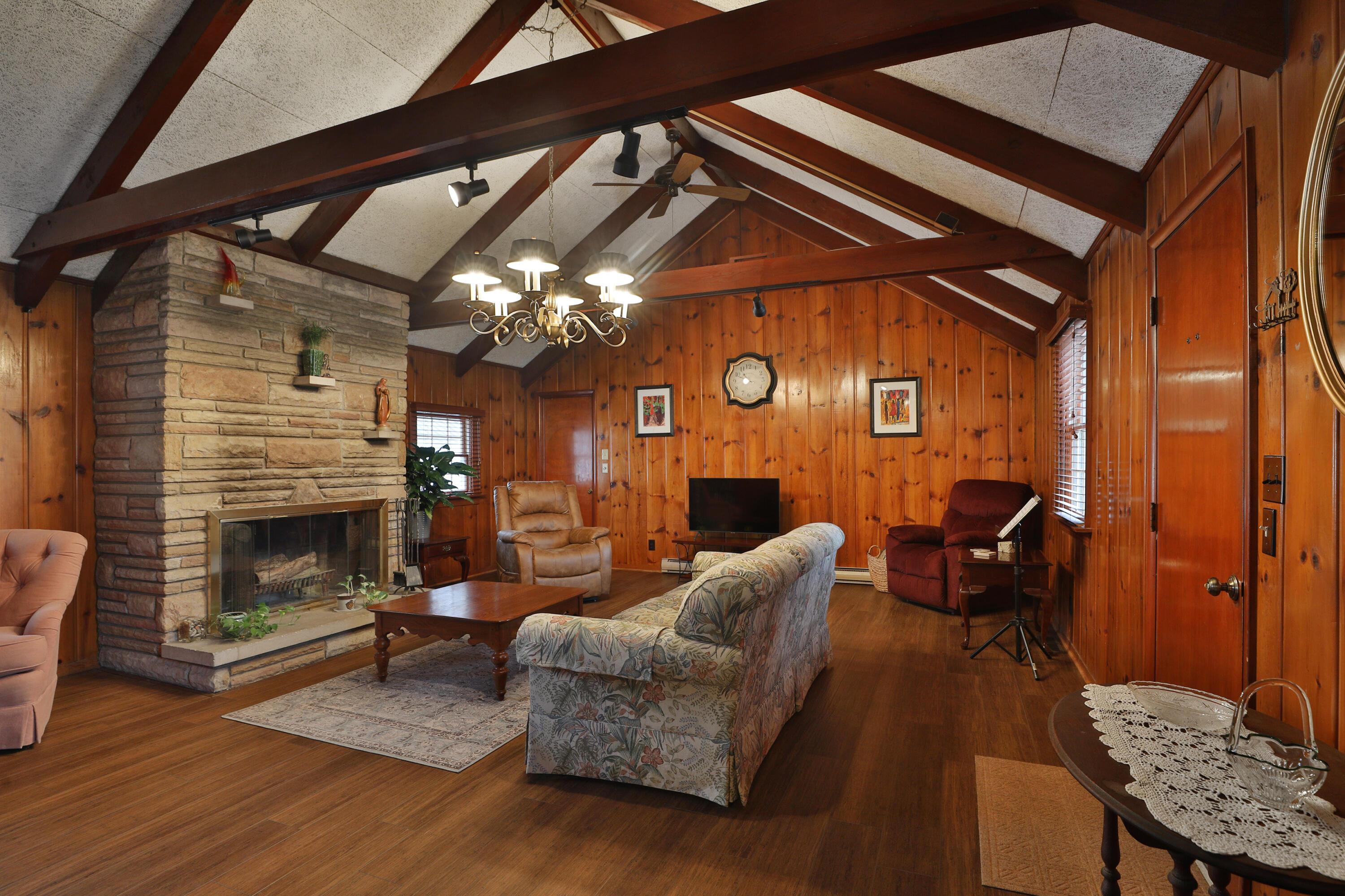 390 East Beaumont Road Columbus, OH 43214 - Photo 29 of 52 Family room