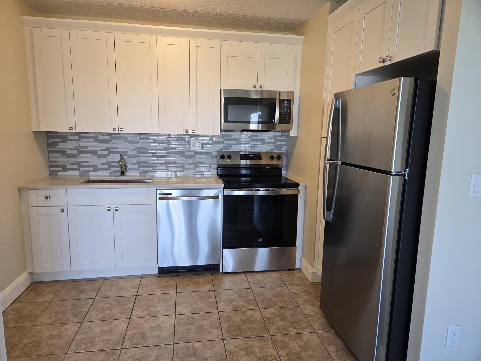 685 Prospect Avenue, Unit 9B Fairview, NJ 07022 - Photo 3 of 7