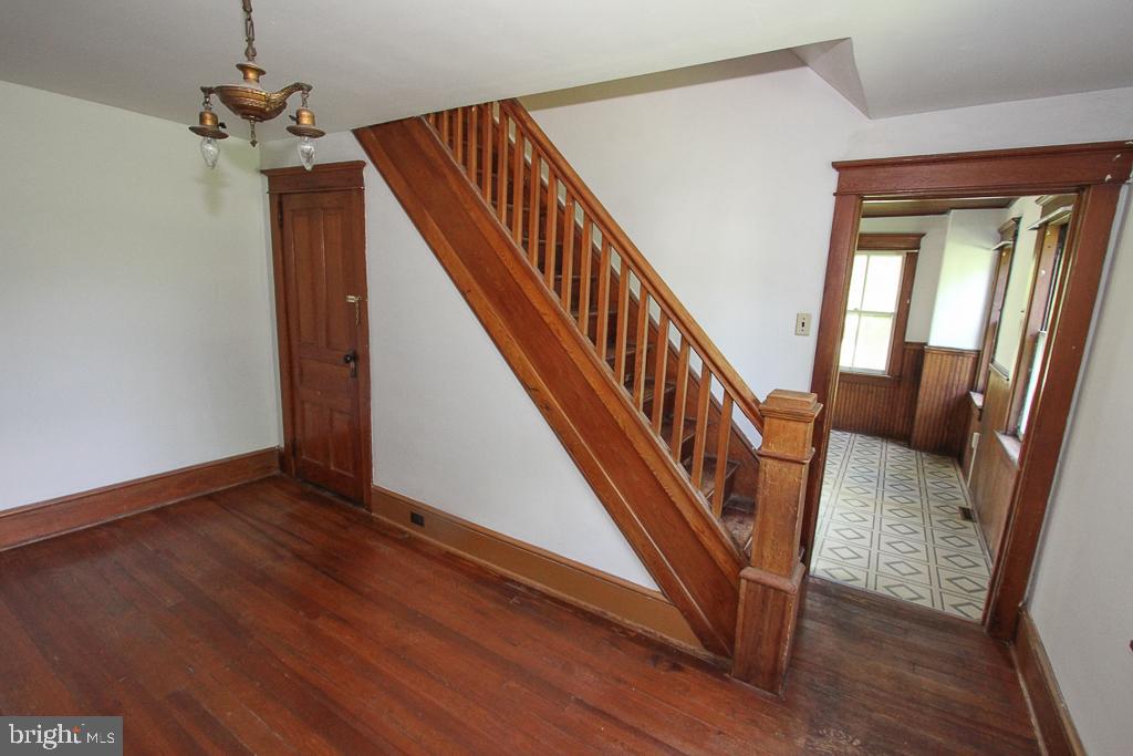 16 Old State Road Boyertown, PA 19512 - Photo 15 of 39 Left side dining room