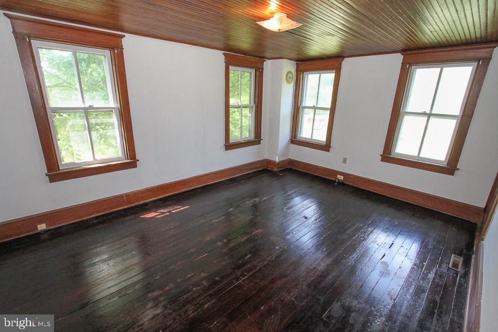 16 Old State Road Boyertown, PA 19512 - Photo 17 of 39 Left side bedroom
