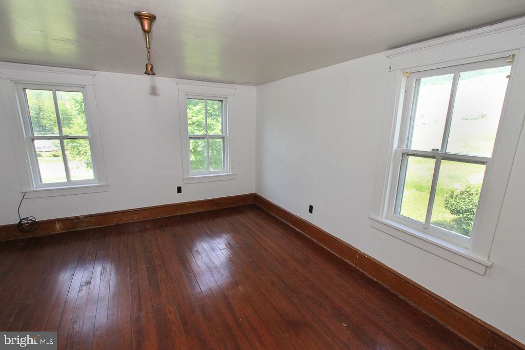 16 Old State Road Boyertown, PA 19512 - Photo 18 of 39 Left side bedroom