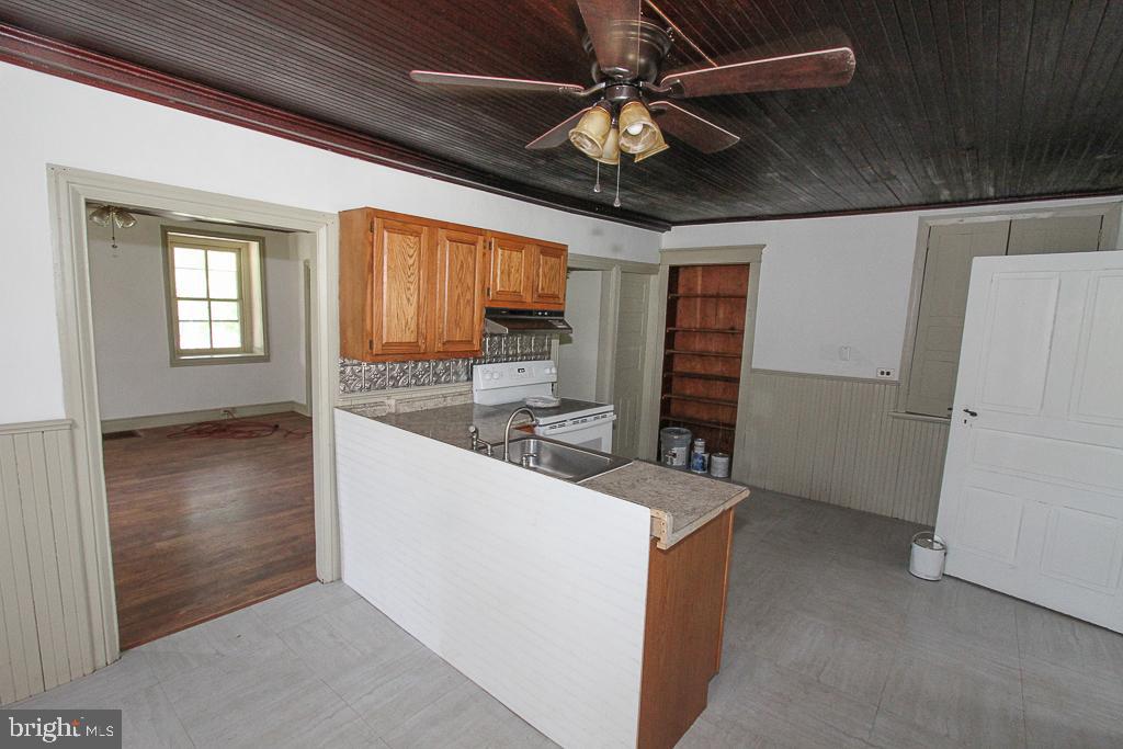 16 Old State Road Boyertown, PA 19512 - Photo 3 of 39 Right side kitchen