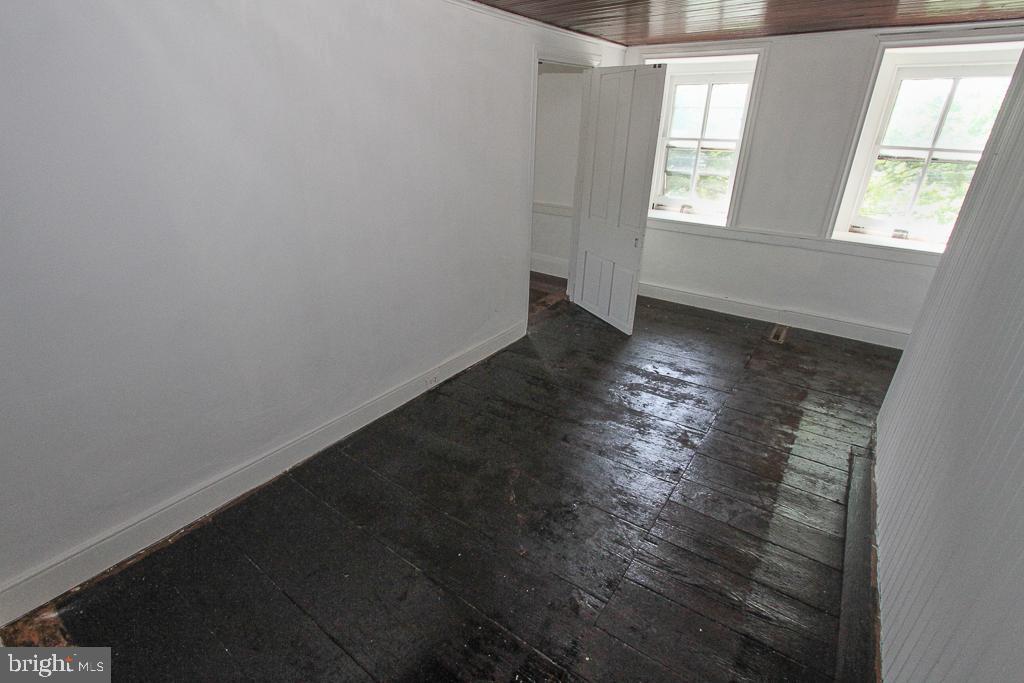 16 Old State Road Boyertown, PA 19512 - Photo 7 of 39 Right side bedroom