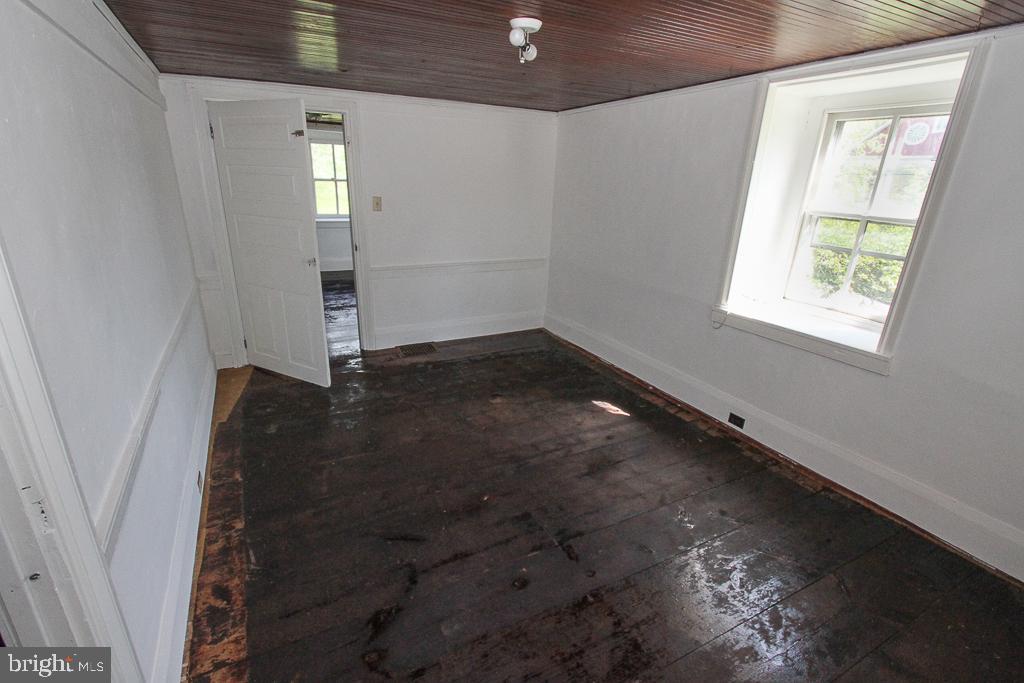16 Old State Road Boyertown, PA 19512 - Photo 8 of 39 Right side bedroom