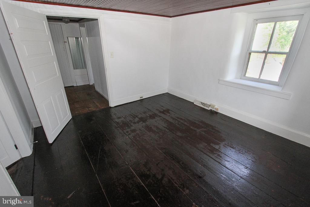 16 Old State Road Boyertown, PA 19512 - Photo 9 of 39 Right side bedroom
