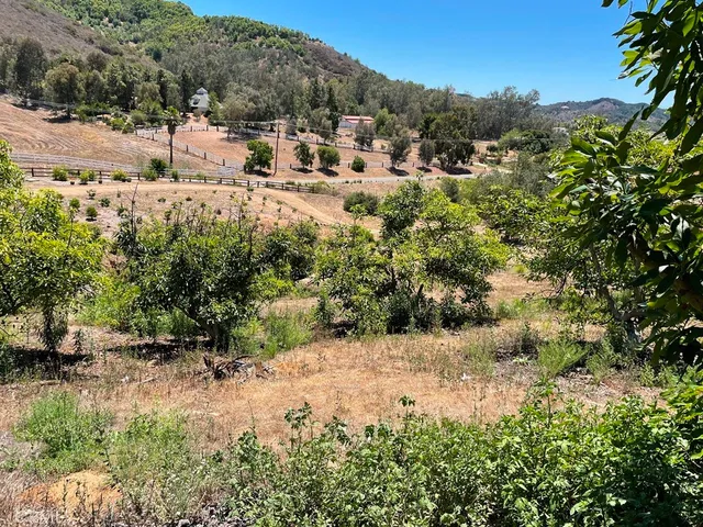a view of a houses with a yard