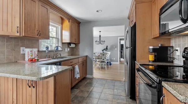 $499,000 | 4 Karen Ann Drive, Smithfield, RI 02917