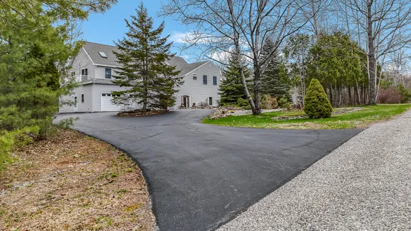 $829,000 | 14 Cal Vista Drive, Dayton, ME 04005