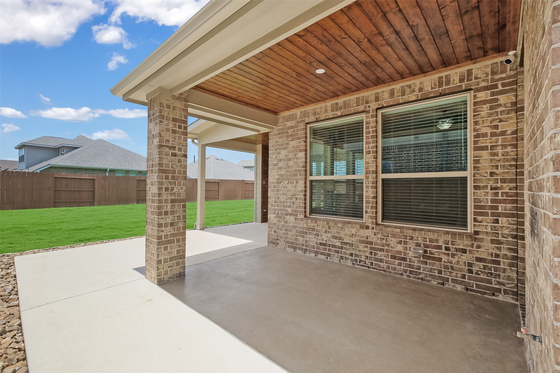 4948 Birchwood Bluff Lane Rosharon, TX 77583 - Photo 24 of 33